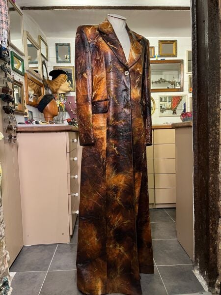 DERİ EFEKTLİ MAKSİ CEKET