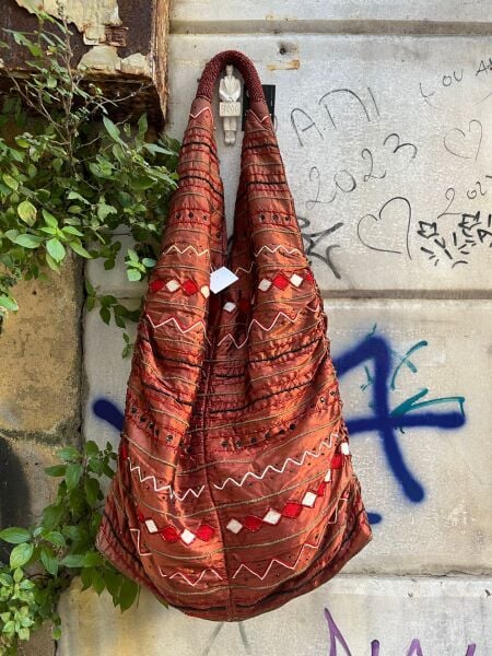 BONCUK APLİKELİ OMUZ ÇANTASI