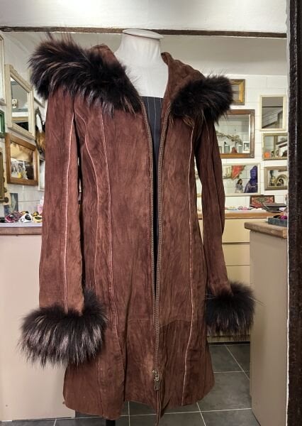 KÜRK DETAYLI SÜET MONT